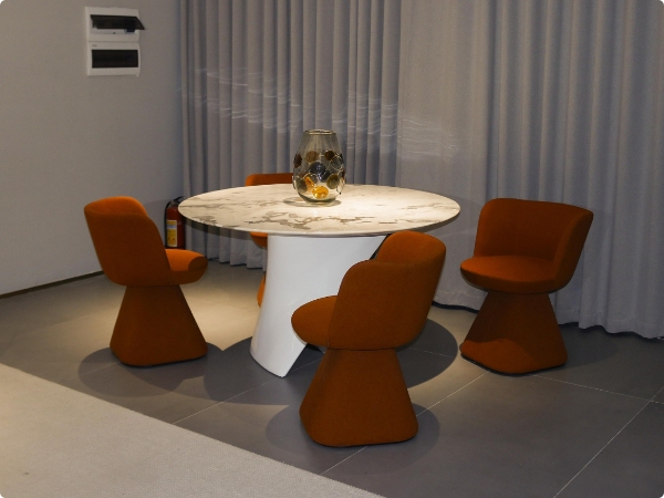 VN CASA Dining Table