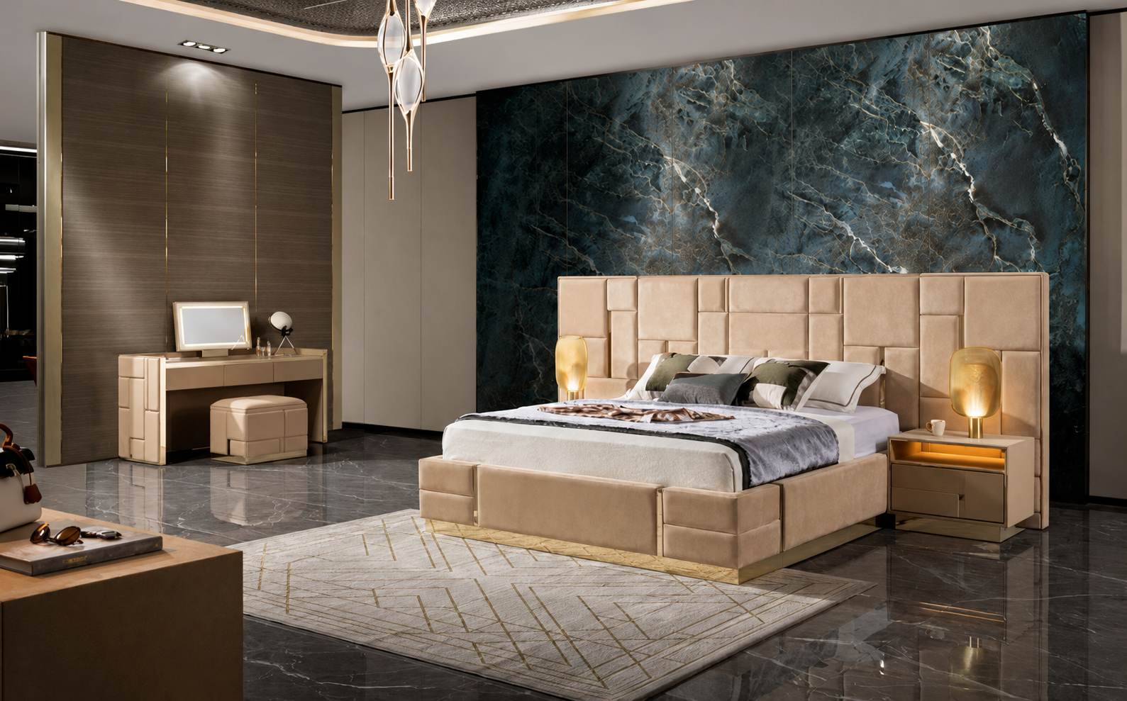Wide Headboard Bed。Webp